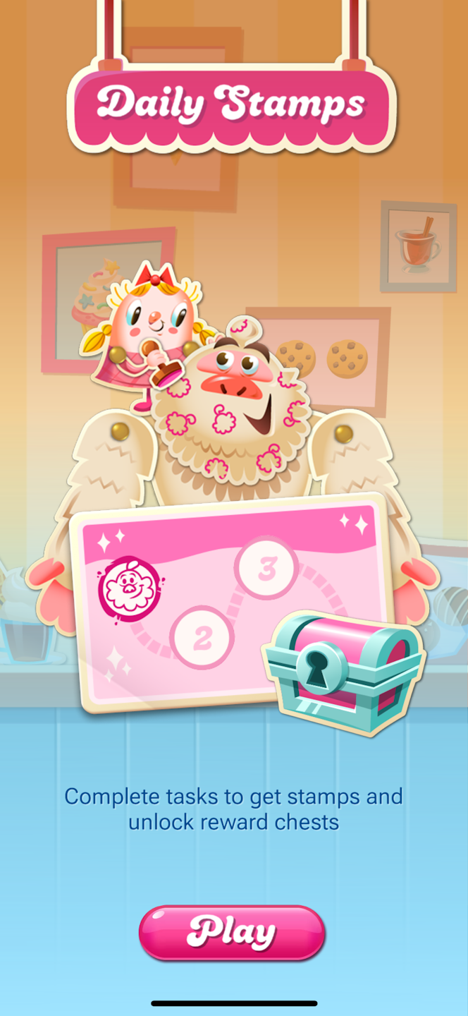Timbres Quotidiens dans Candy Crush Saga. Yeti tient une carte de timbres tandis que Tiffi tamponne partout sur le visage de Yeti. Un panneau indique "Timbres Quotidiens" et un texte dit : Complétez des tâches pour obtenir des timbres et débloquer des coffres de récompenses. En dessous, il y a un bouton de lecture rose